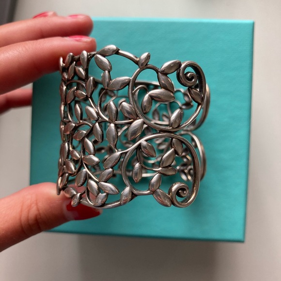 Paloma Picasso Olive Leaf cuff in sterling silver - Picture 6 of 7
